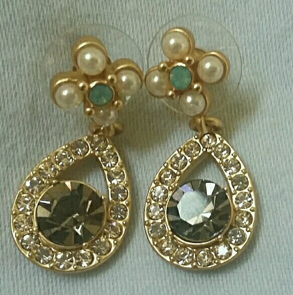 NWOT 2 piece earring set